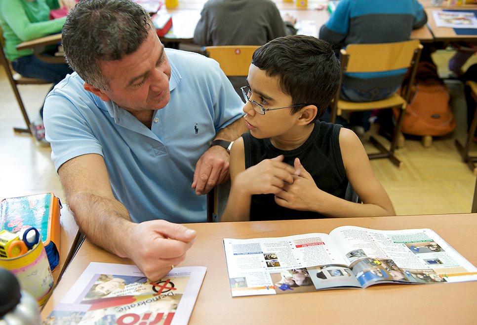Lehrer mit Schüler
